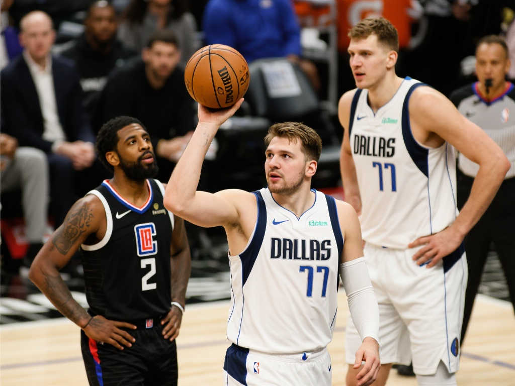 独行侠蜕变全能战队！12战11胜三叉戟携强援齐飞